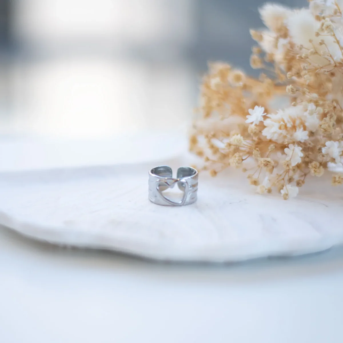 Bague en Acier avec Cœur Gravé à l’Intérieur – Bijou Secret & Symbolique – Image 3